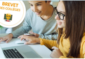 2 jeunes collégiens révisent le brevet