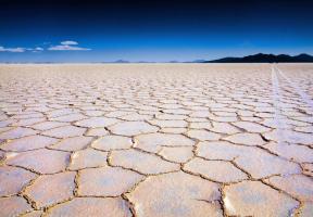 Water and rare metals for energy: image of the Uyuni salt flats in Bolivia, a substantial lithium reserve.