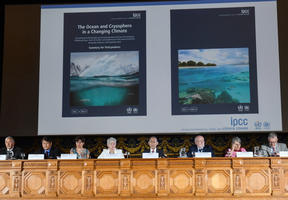 Image de la présentation en septembre 2019 au musée océanographique de Monaco du rapport du GIEC sur les océans