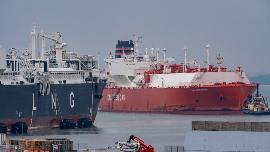 La plateforme LNG de Mukran, près de Hambourg, sur la mer Baltique, reçoit les méthaniers pour assurer la regazéification et l’injection du gaz sur le réseau allemand 