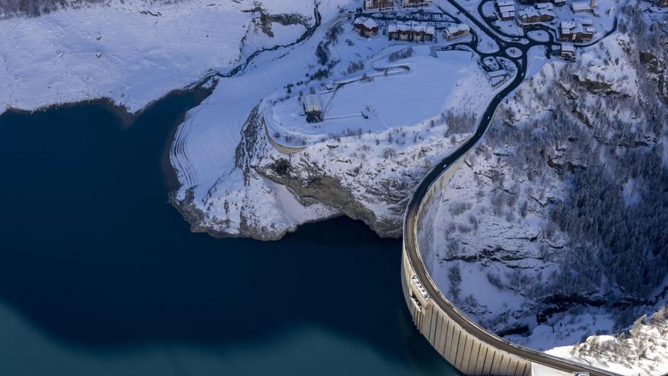 Barrage de Tignes de 180 m de haut 