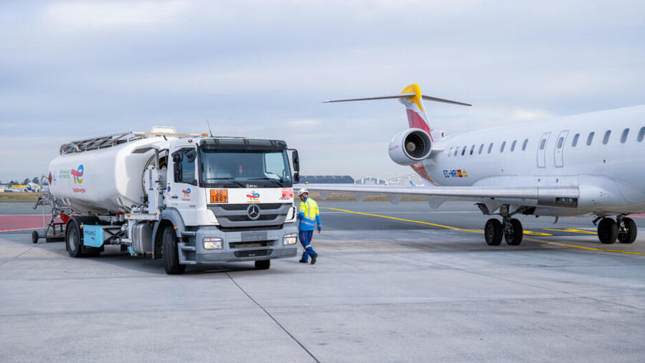 Ravitaillement en carburant JET-A1 ou SAF dans un aéroport en France