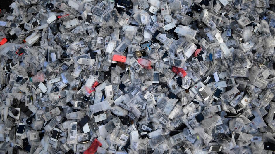 Téléphones portables en fin de vie : recyclage, revalorisation, filières parallèles