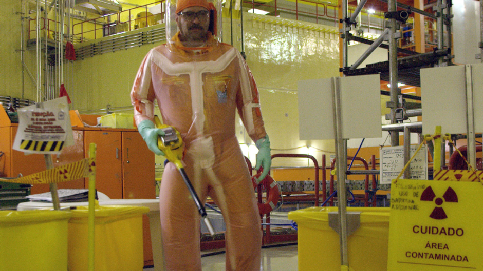Travailler dans une centrale nucléaire - endroit et combinaison 