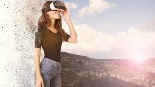 Jeune fille lunettes virtuelles