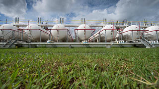 Réservoirs de stockage pétrolier à Hô-Chi-Minh-Ville (Vietnam).