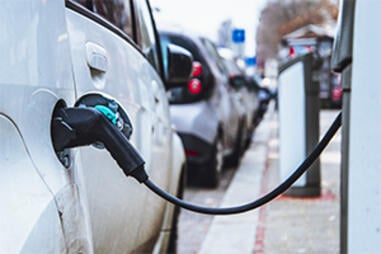 Chargement d'une voiture électrique